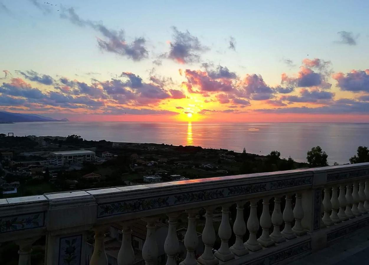 Casa Vacanze Fede サント・ステーファノ・ディ・カマストラ エクステリア 写真